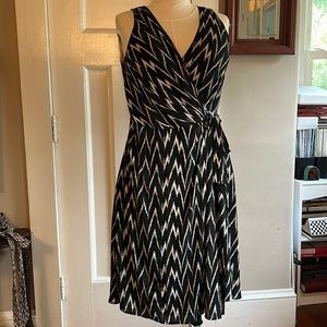 Ann Taylor B&W Print Wrap Dress size 14. NEW PICS & measurements added